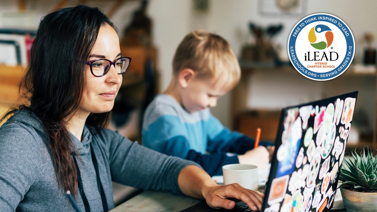 laptop-mom-iLEAD-Hybrid